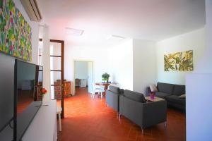 A television and/or entertainment centre at Villa Topazio