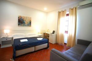 A bed or beds in a room at Villa Topazio