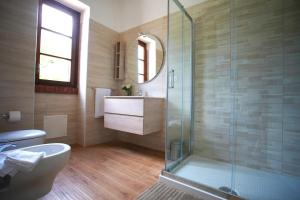 A bathroom at Villa Topazio