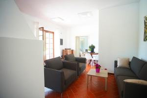 A seating area at Villa Topazio