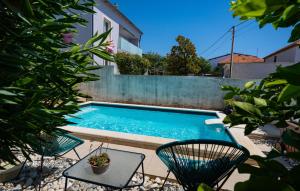 Bazén v ubytování Holiday Home Ulica Pazar I nebo v jeho okolí + 27 fotografií