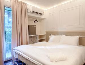 Ένα ή περισσότερα κρεβάτια σε δωμάτιο στο CASA Sukhumvit 11 - คาซ่า สุขุมวิท 11