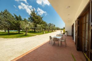 A garden outside Villa Topazio