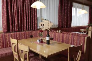 Nápoje v ubytování Hotel Alpino Plan