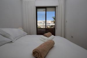 Ένα ή περισσότερα κρεβάτια σε δωμάτιο στο Fantástico Bungalow, piscina y vistas al mar By ElConserje