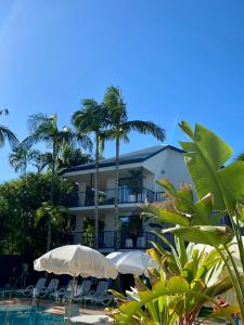 Kolam renang di atau dekat dengan Abode Mooloolaba, Backpackers & Motel rooms