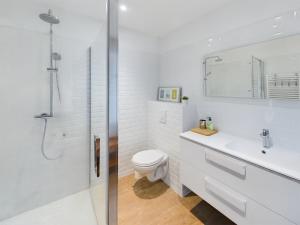 Et badeværelse på -STONE- Maison de Ville a Concarneau + 13 billeder