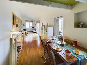 Mad i feriehuset eller i nærheden