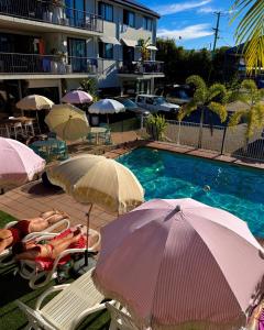Kolam renang di atau dekat dengan Abode Mooloolaba, Backpackers & Motel rooms