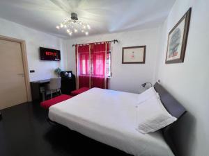 A bed or beds in a room at EGO' Marine