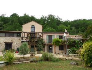 Το κτήριο όπου στεγάζεται  η παραθεριστική κατοικία