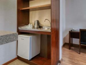 A cozinha ou cozinha compacta de Mercure Belo Horizonte Lourdes
