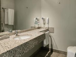 Um banheiro em Mercure Belo Horizonte Lourdes