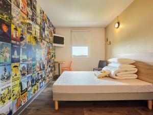 A bed or beds in a room at hotelF1 Lyon Sud Oullins Rénové