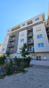 Φωτογραφία από το άλμπουμ του Molla Apartments Golem σε Polisi i Vogël