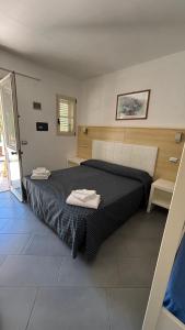 Ένα ή περισσότερα κρεβάτια σε δωμάτιο στο Hotel La Vela +14 φωτογραφίες