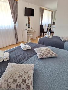 Posteľ alebo postele v izbe v ubytovaní Apartments Kozjan