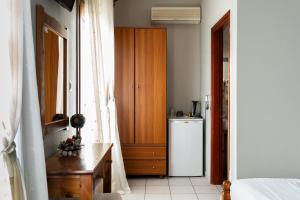 Una cama o camas en una habitación de Iris 12 fotos más