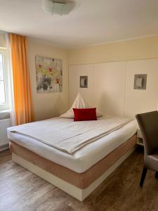 Ένα ή περισσότερα κρεβάτια σε δωμάτιο στο Hetzel's Hotel