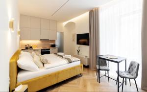 TV a/nebo společenská místnost v ubytování 7nights Premium