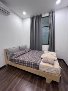 a bedroom with a bed in a room at Rex apartment in Gua Sai +6 photos