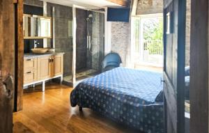 a bedroom with a blue bed and a sink at Authentique Maison Campagne in Montredon-Labessonnié