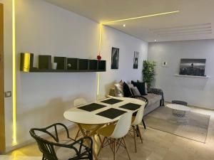 a living room with a table and a couch at Appartement familial in Casablanca
