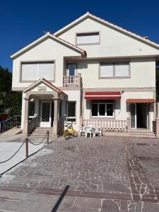a house with a stone driveway in front of it at Casa Loaira Hostal in Isla de Arosa