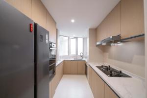 Η κουζίνα ή μικρή κουζίνα στο ZHome-Modern 3 bedrooms apartment - near NanJing Road