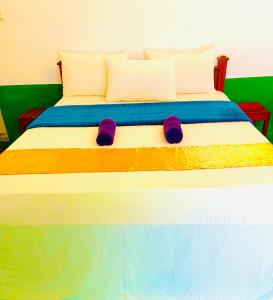 Postel nebo postele na pokoji v ubytování Marina Way Hotel
