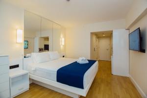 Postel nebo postele na pokoji v ubytování Hotel Orbi City Apart Sea View