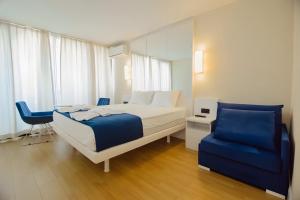 Postel nebo postele na pokoji v ubytování Hotel Orbi City Apart Sea View