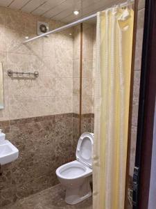 Vannituba majutusasutuses zeiko s guesthouse +25 fotot