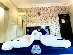 Voodi või voodid majutusasutuse Hotel Jasmine Paldi Ahmedabad toas