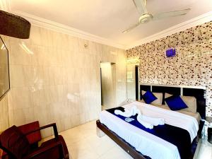 Voodi või voodid majutusasutuse Hotel Jasmine Paldi Ahmedabad toas