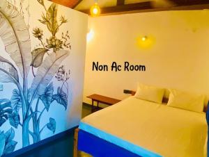Postel nebo postele na pokoji v ubytování Marina Way Hotel