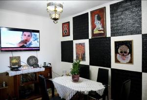 TV a/nebo společenská místnost v ubytování Grandpas House