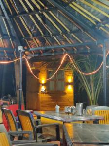 Veitingastaður eða matsölustaður á Samant Beach Resort