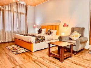 Posezení v ubytování Hadimba Palace Inn # Mountain View #Premium Rooms # Parking # Guest Preferred