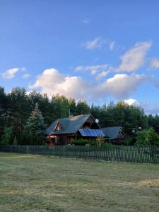 Gallery image of Dom na Mazurach wynajem całoroczny blisko jeziora Nidzkie bilard sauna in Pogubie Tylne
