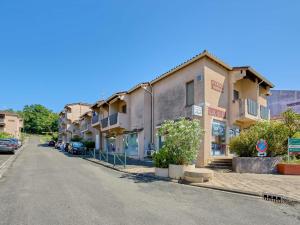 an empty street in a town with buildings at Studio lumineux proche Lac de l'Uby avec Wi-Fi gratuit - FR-1-841-55 in Barbotan-les-Thermes