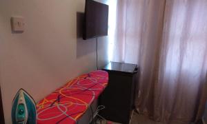 TV a/nebo společenská místnost v ubytování Pineapple Apartments
