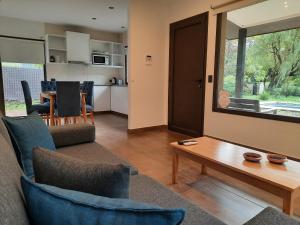 a living room with a couch and a table at Casa Lavanda in Sierra de los Padres
