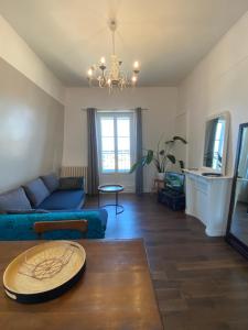Χώρος καθιστικού στο Bleu turquoise