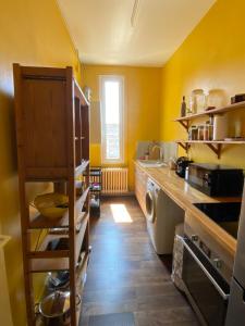 Η κουζίνα ή μικρή κουζίνα στο Bleu turquoise