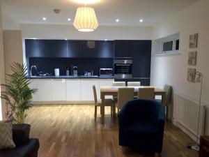 Кухня или кухненски бокс в Stockley Apartments