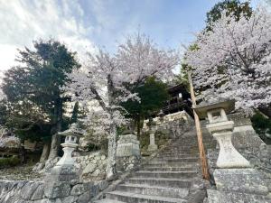 A garden outside 夢圓-4LDK貸切-浴室2-p4台-静かな環境で家族やグループに最適な宿