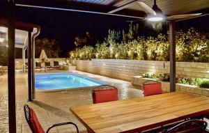 Πισίνα στο ή κοντά στο Stunning Home In Zadvarje