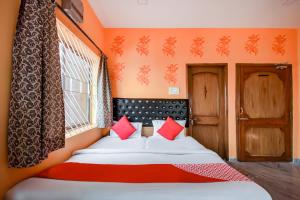 Postel nebo postele na pokoji v ubytování Super Hotel O Priyal Amrit Sagar