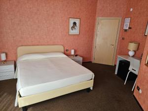 Posteľ alebo postele v izbe v ubytovaní Hotel Corona